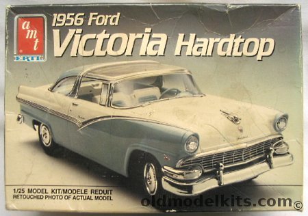 AMT 1/25 1956 Ford Victoria Hardtop, 6547 plastic model kit